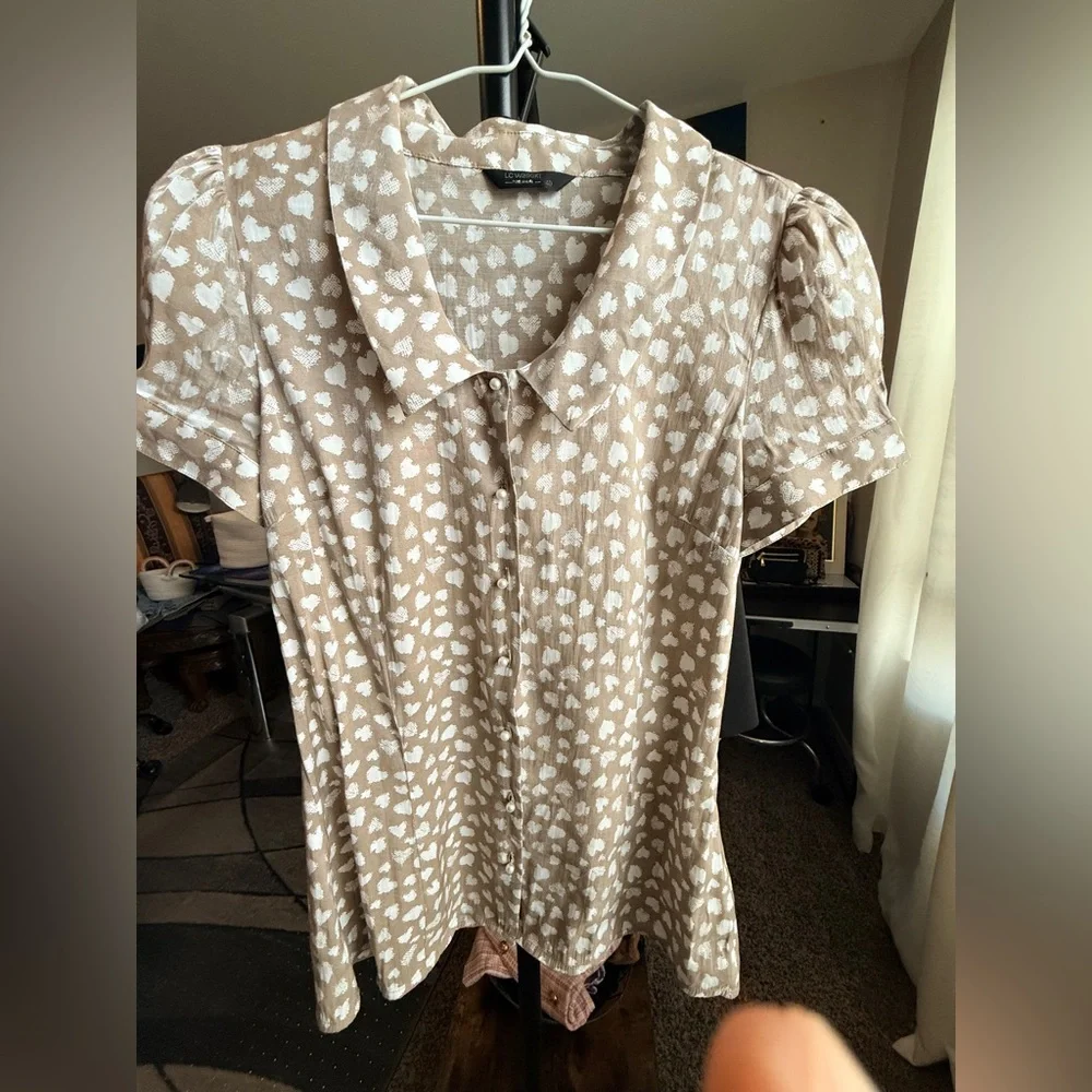 Women's Tan and White Heart Print Blouse - Picture 1 of 4